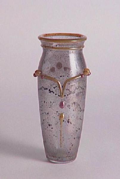 Vase à décor de cordons et de pastilles
