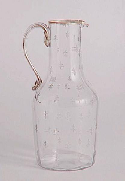 Broc à bière service Watteau. Décor à semis de croix de Lorraine