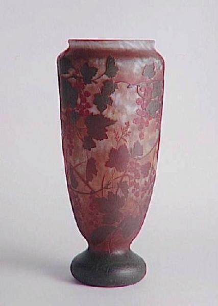 Vase Groseilles ; Grande urne. Décor de groseilles rouges (titre du registre des tarifs)