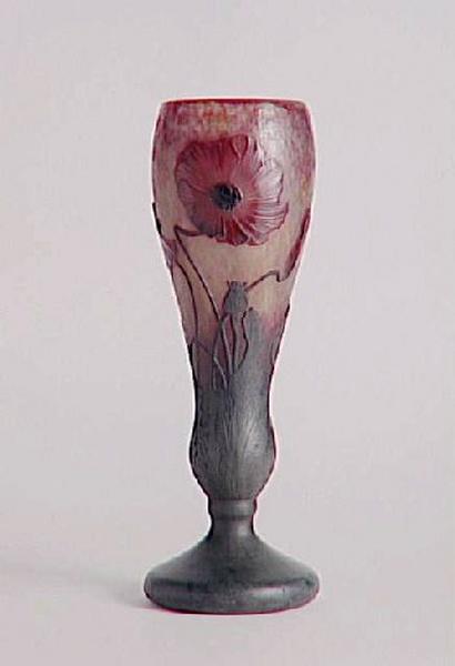 Vase Pavots ; Cornet renflé. Décor de pavots rouges (Dénomination Daum)