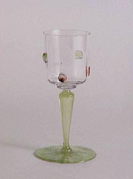 Verre à décor de pastilles