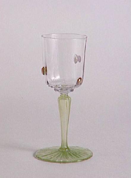 Verre à décor de pastilles