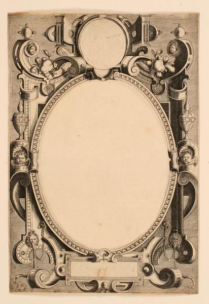 Cartouche en forme de cuir turgide