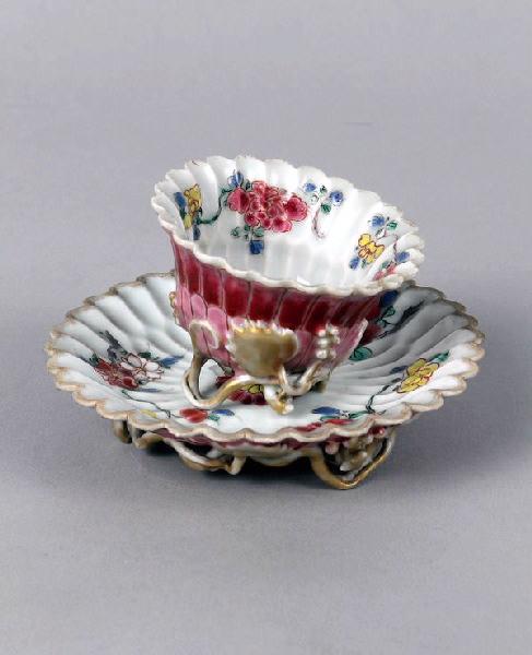 Tasse et soucoupe famille rose