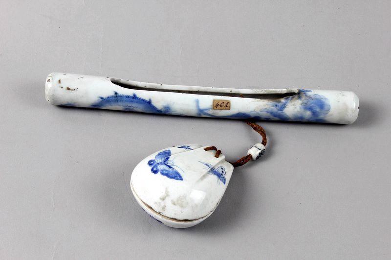 Etui à pipe orné de dragon et papillons