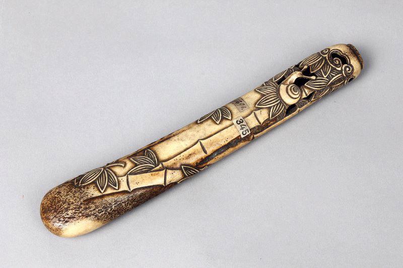 Etui à pipe orné de feuilles de bambou et d'un escargot