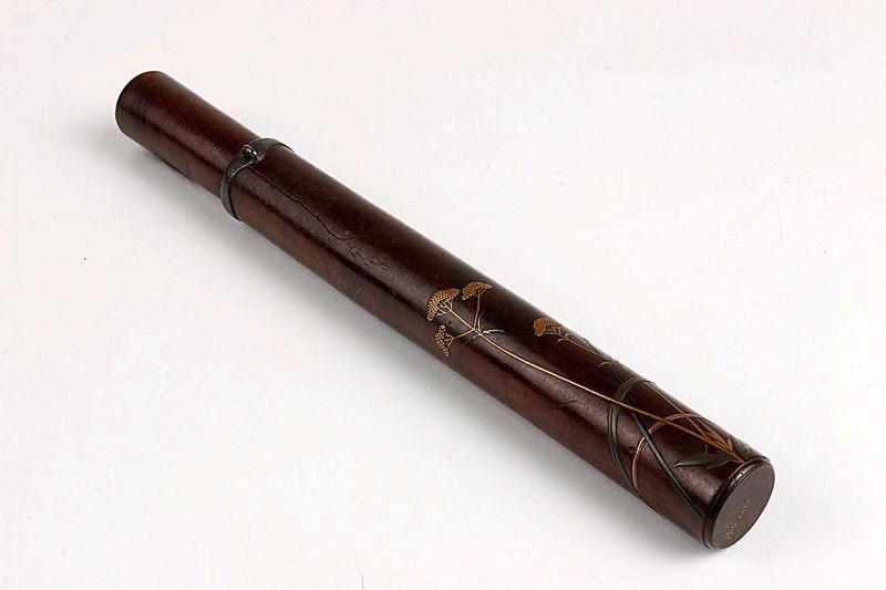 Etui à pipe orné d'ombelles