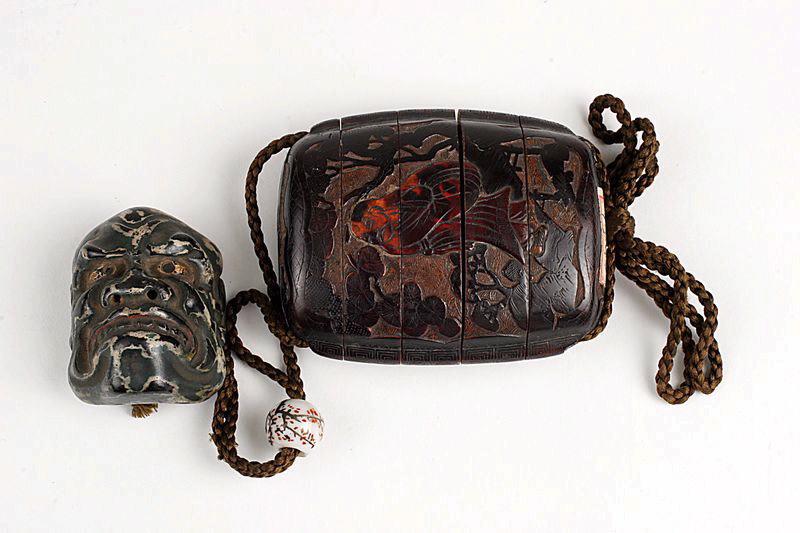 Inro orné d'un savant chinois, dans un jardin