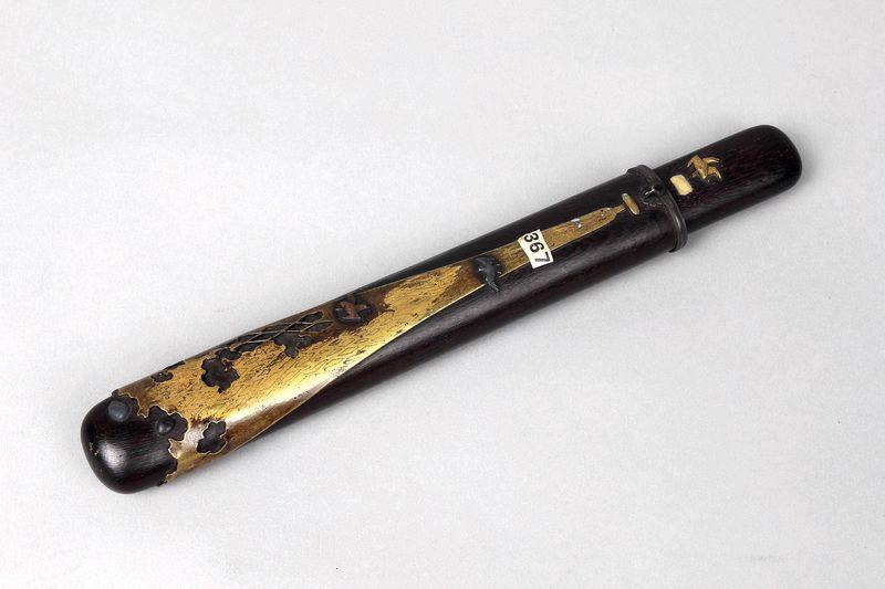 Etui à pipe orné d'un filet de pêche, de coquillages et d'oiseaux
