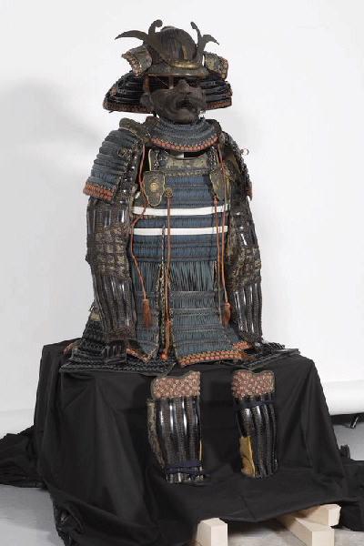 Armure de samouraï (Dômaru, haidate, suneate, kote, chûsode, menpô et kabutô)