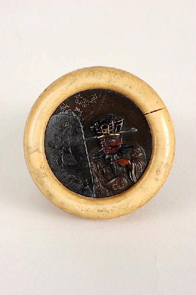 Netsuké orné de Yama, dieu des enfers