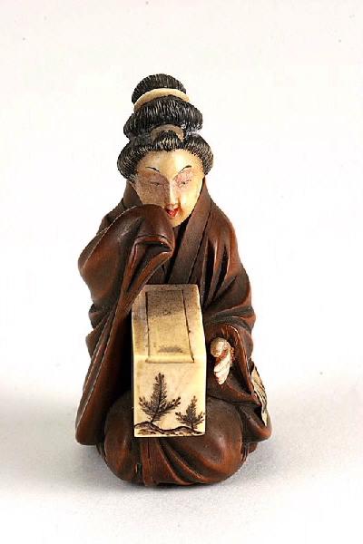 Netsuke en forme de femme portant une boîte