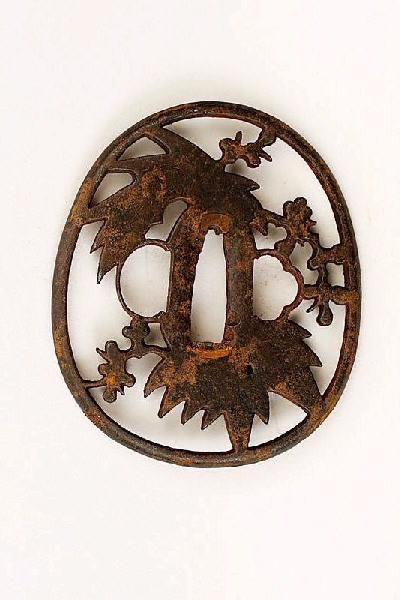 Garde de sabre ornée de bambous et fleurs