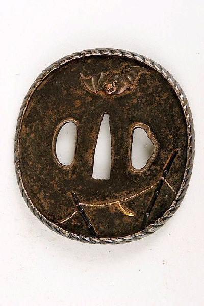 Garde de sabre ornée de chauve-souris et bambou