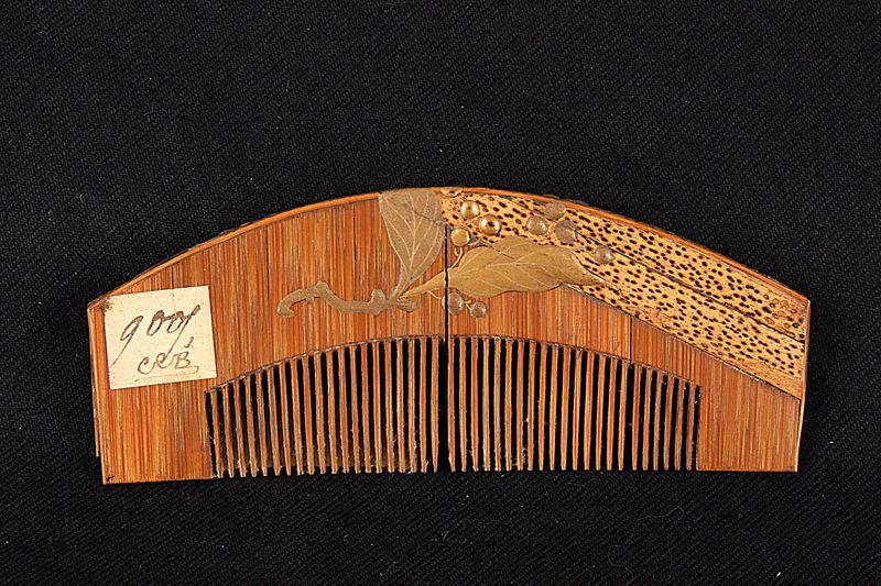 Peigne (Kushi) orné de feuillage