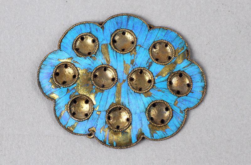 Ornement de chevelure en argent doré et plumes de martin-pêcheur