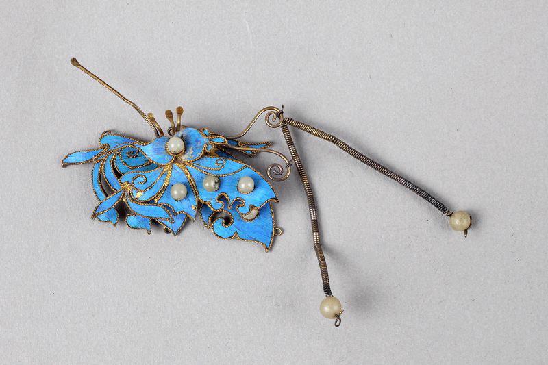 Ornement de chevelure en argent doré et plumes de martin-pêcheur