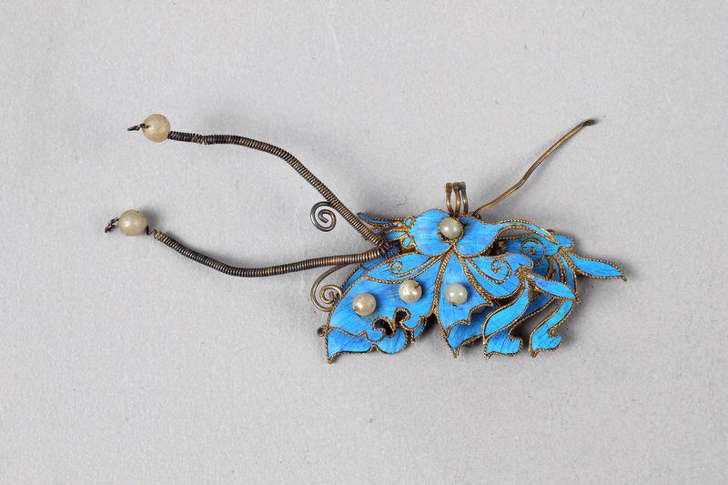 Ornement de chevelure en argent doré et plumes de martin-pêcheur