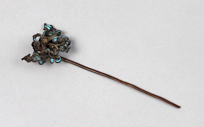 Ornement de chevelure en argent doré et plumes de martin-pêcheur