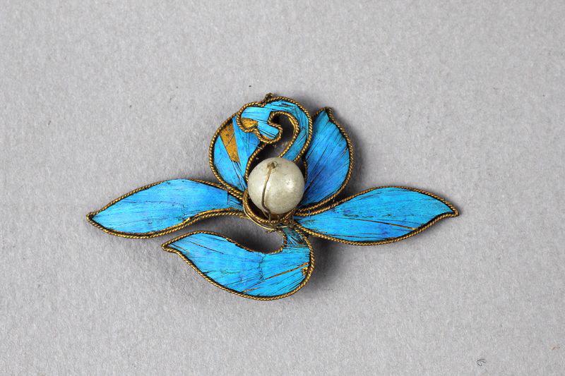 Ornement de chevelure en argent doré et plumes de martin-pêcheur