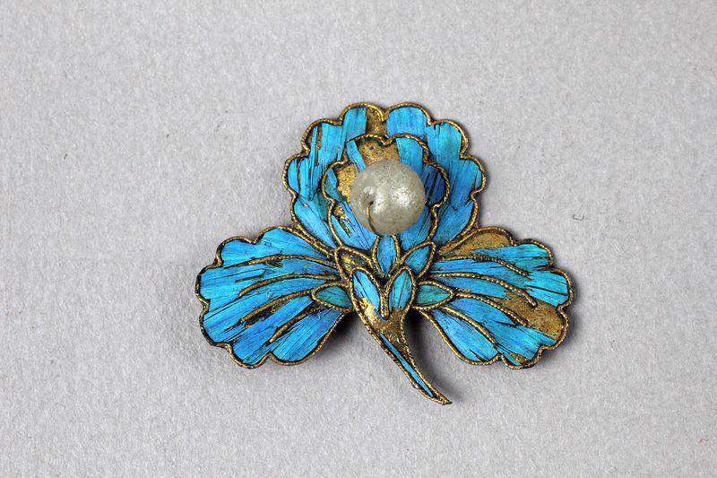 Ornement de chevelure en argent doré et plumes de martin-pêcheur