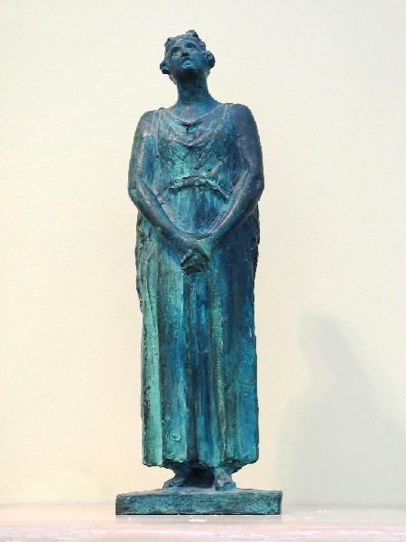 Femme debout (Emma Calvé ?)