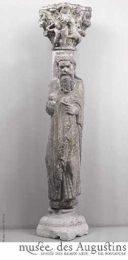 Roi tenant une ampoule