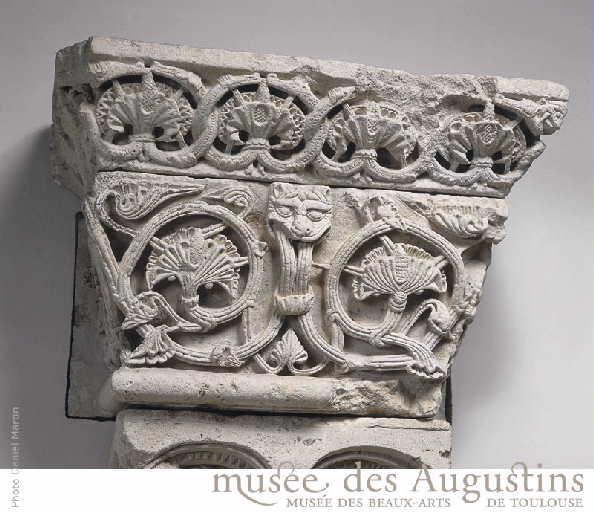 Rinceaux sortant d'une gueule de monstre [cathédrale Saint-Etienne]