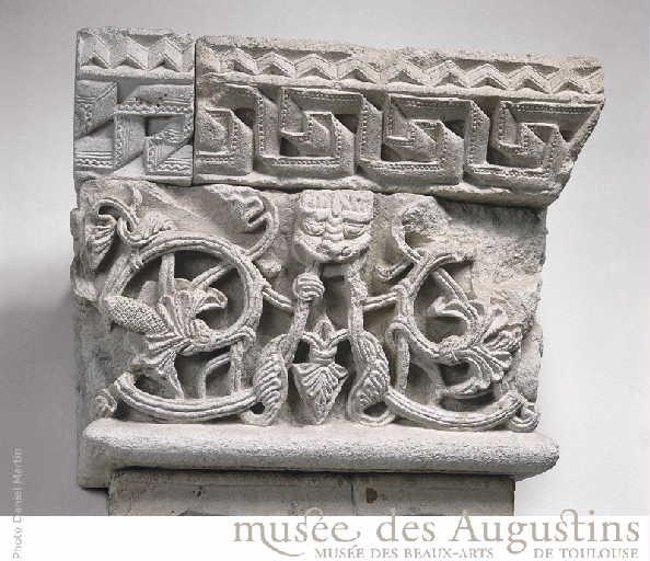 Rinceaux sortant de gueules [cathédrale Saint-Etienne]