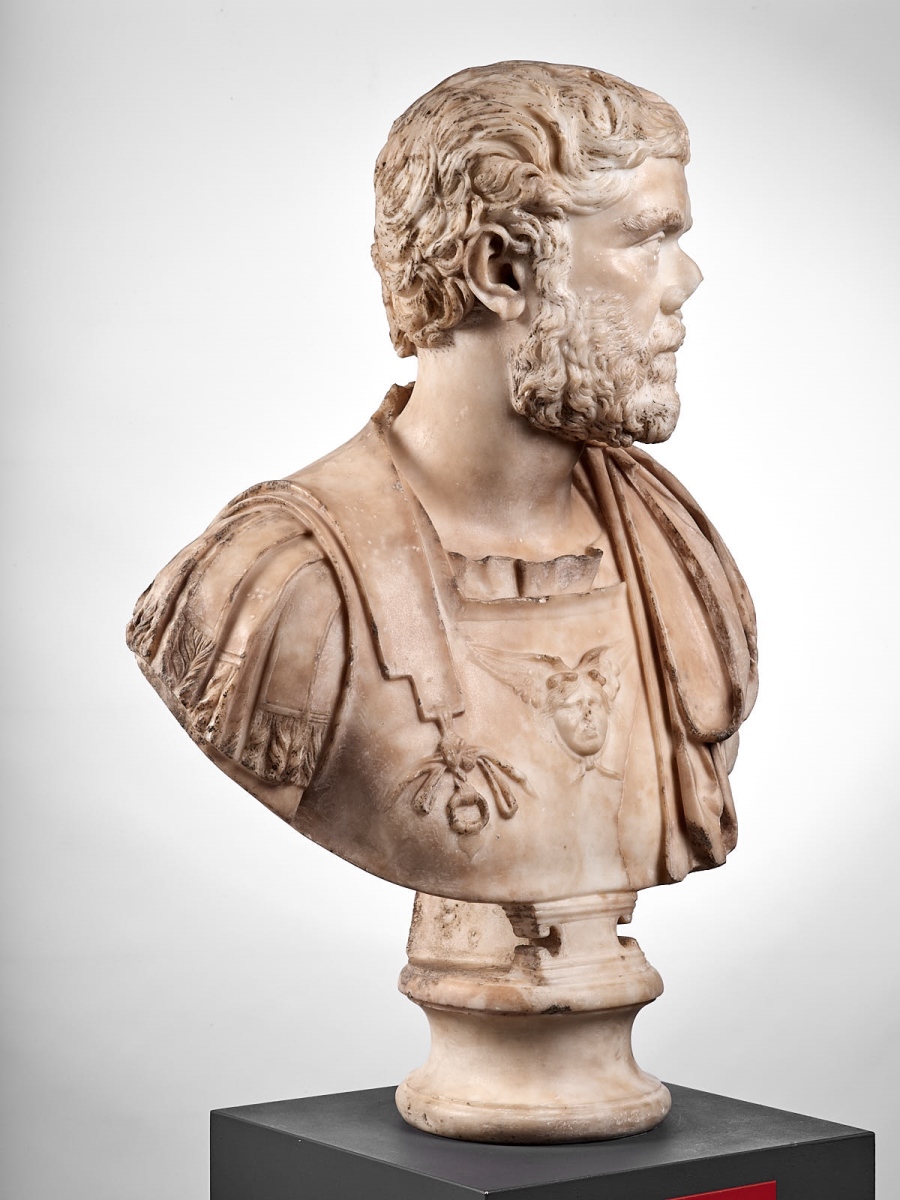 Buste d'homme cuirassé