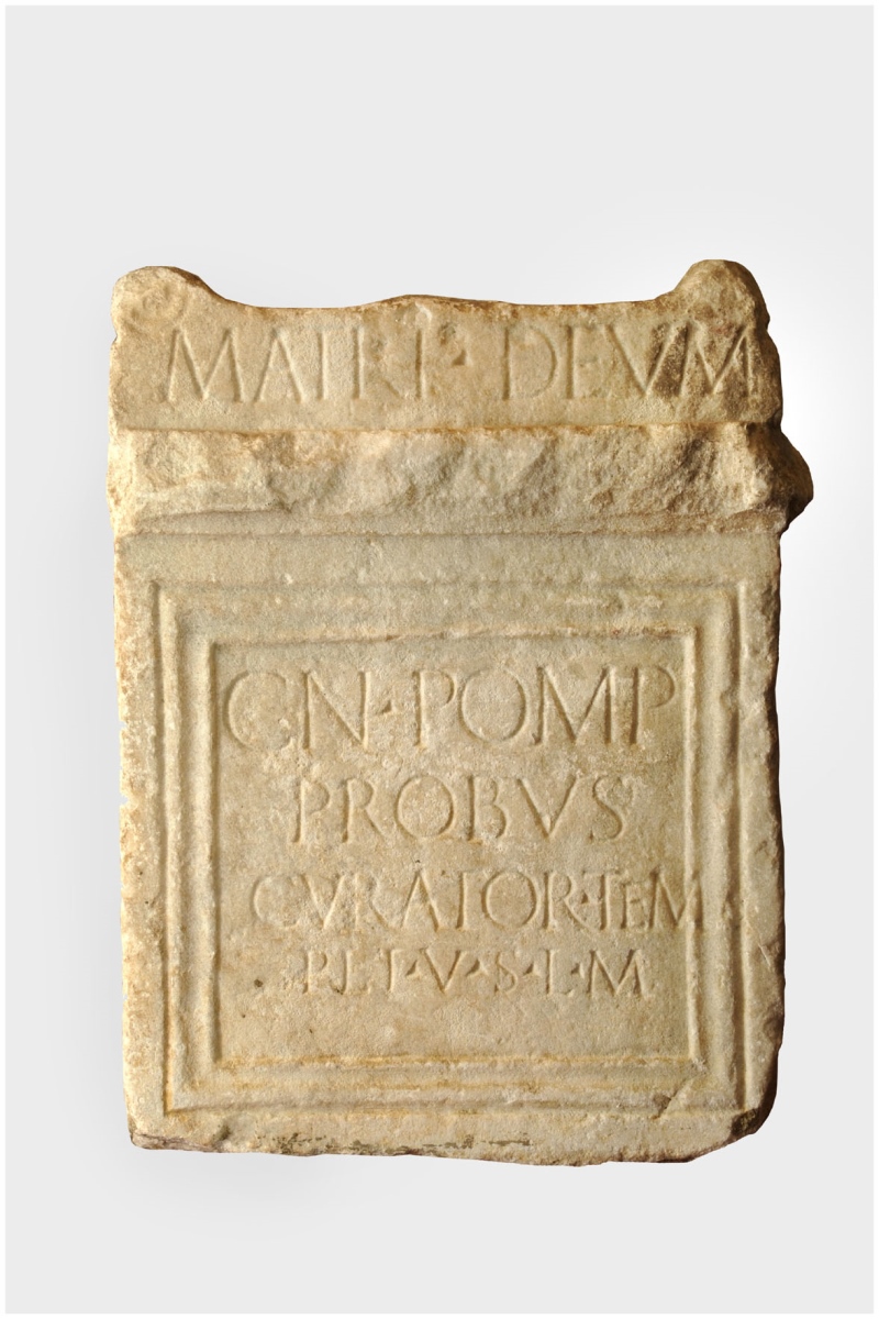 Autel votif dédié à la Mère des dieux par Cnaeus Pompeius Probus