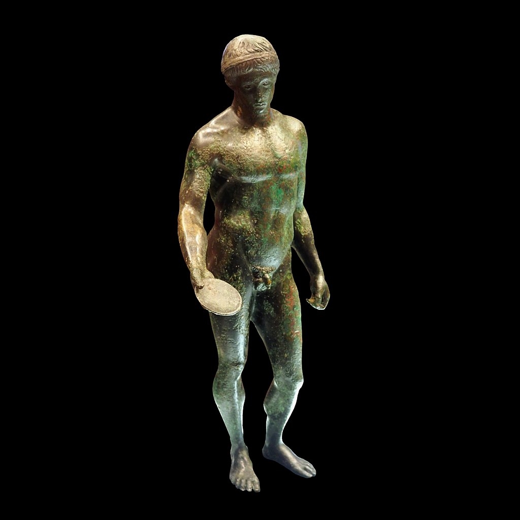 Éphèbe faisant une libation