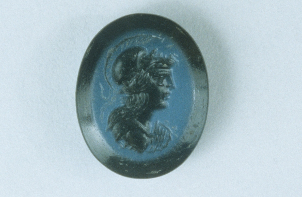 Intaille gravée de quatre têtes