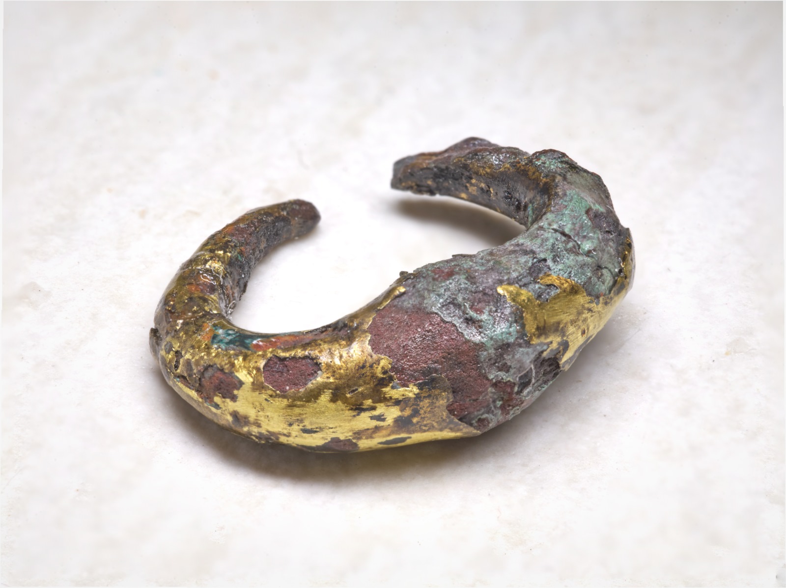 Boucle d'oreille en alliage argenté doré ; Boucle d'oreille en croissant