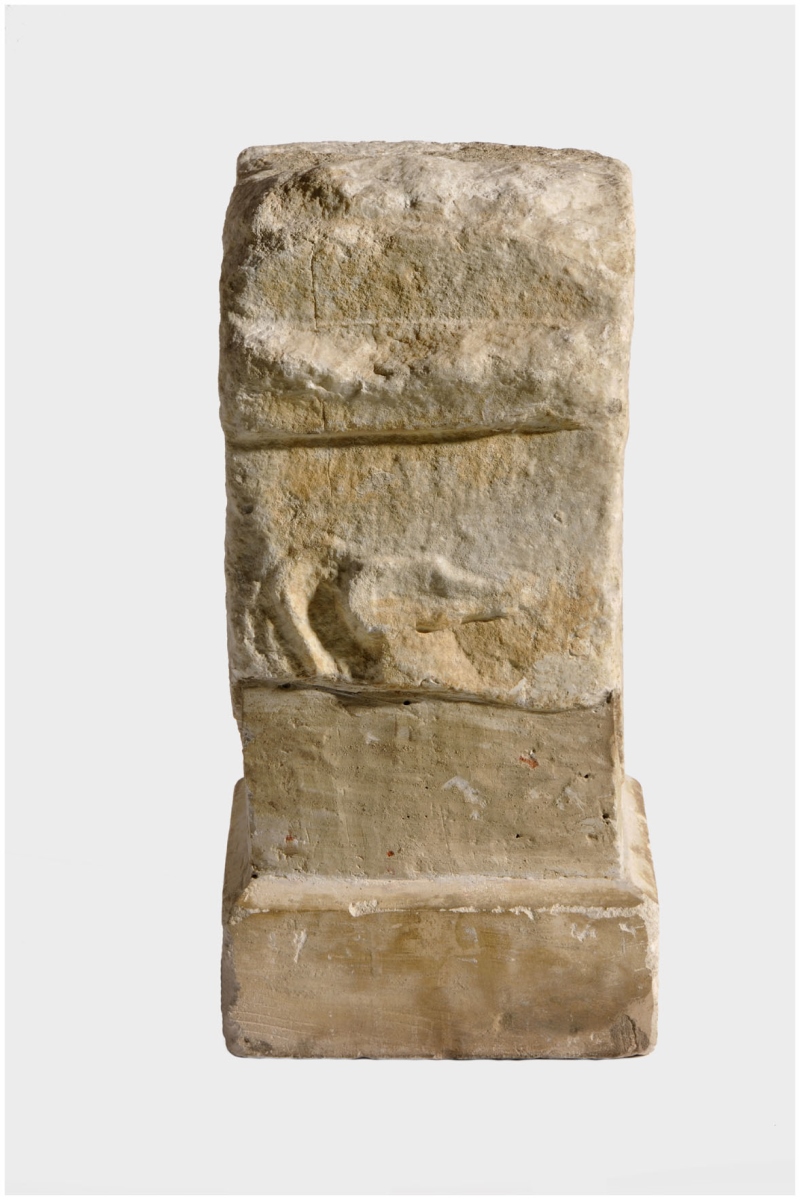 Partie supérieure d'un autel votif dédié à Leherennus Mars par Seranus