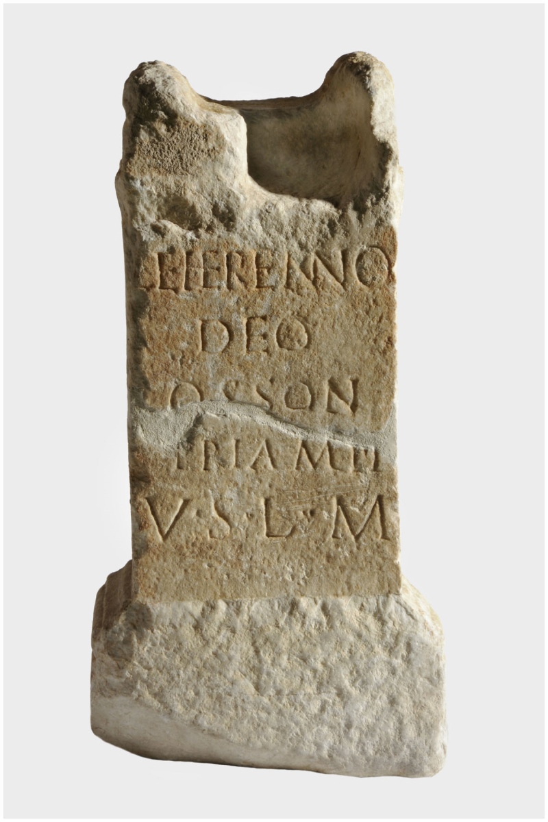 Autel votif dédié au dieu Leherennus par Osson