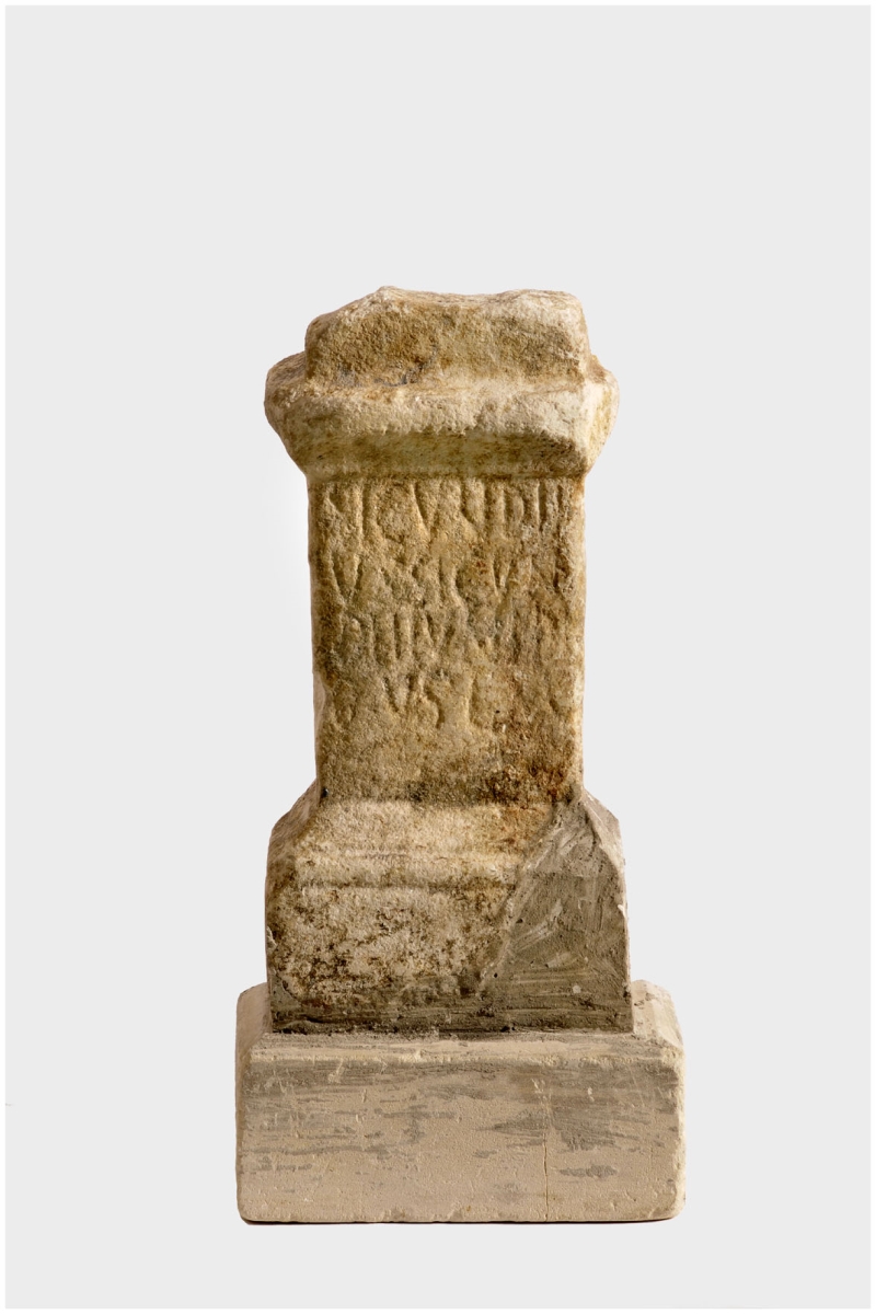 Autel votif dédié au dieu Ilun par Secundinus