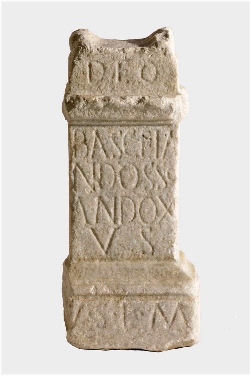 Autel votif dédié au dieu Basce (?) Andossus par Andoxus