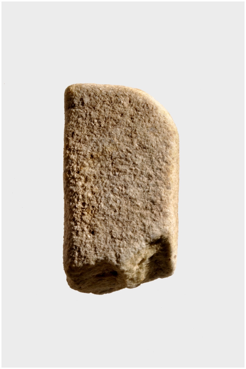 Fragment de corps d'autel votif ?