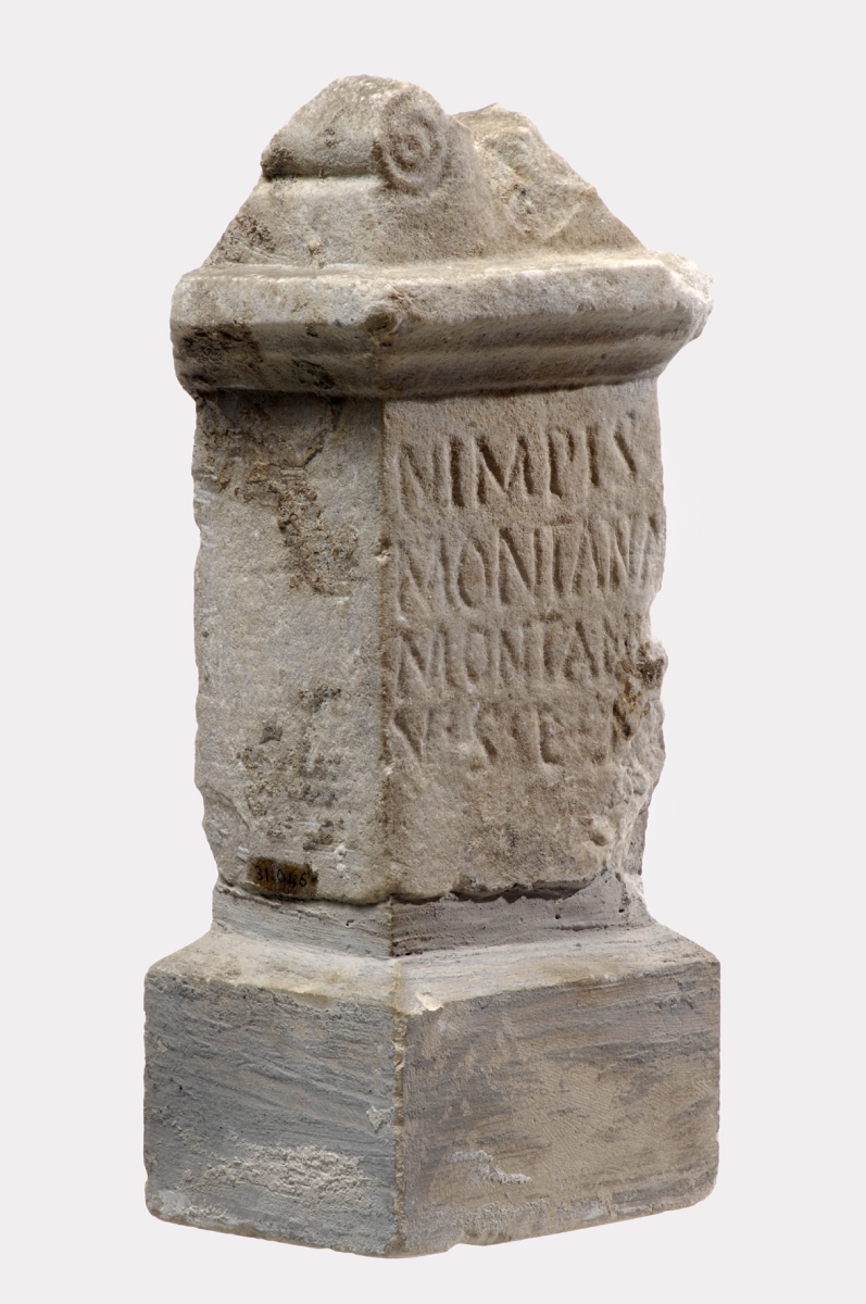 Autel votif dédié aux Nymphes par Montana
