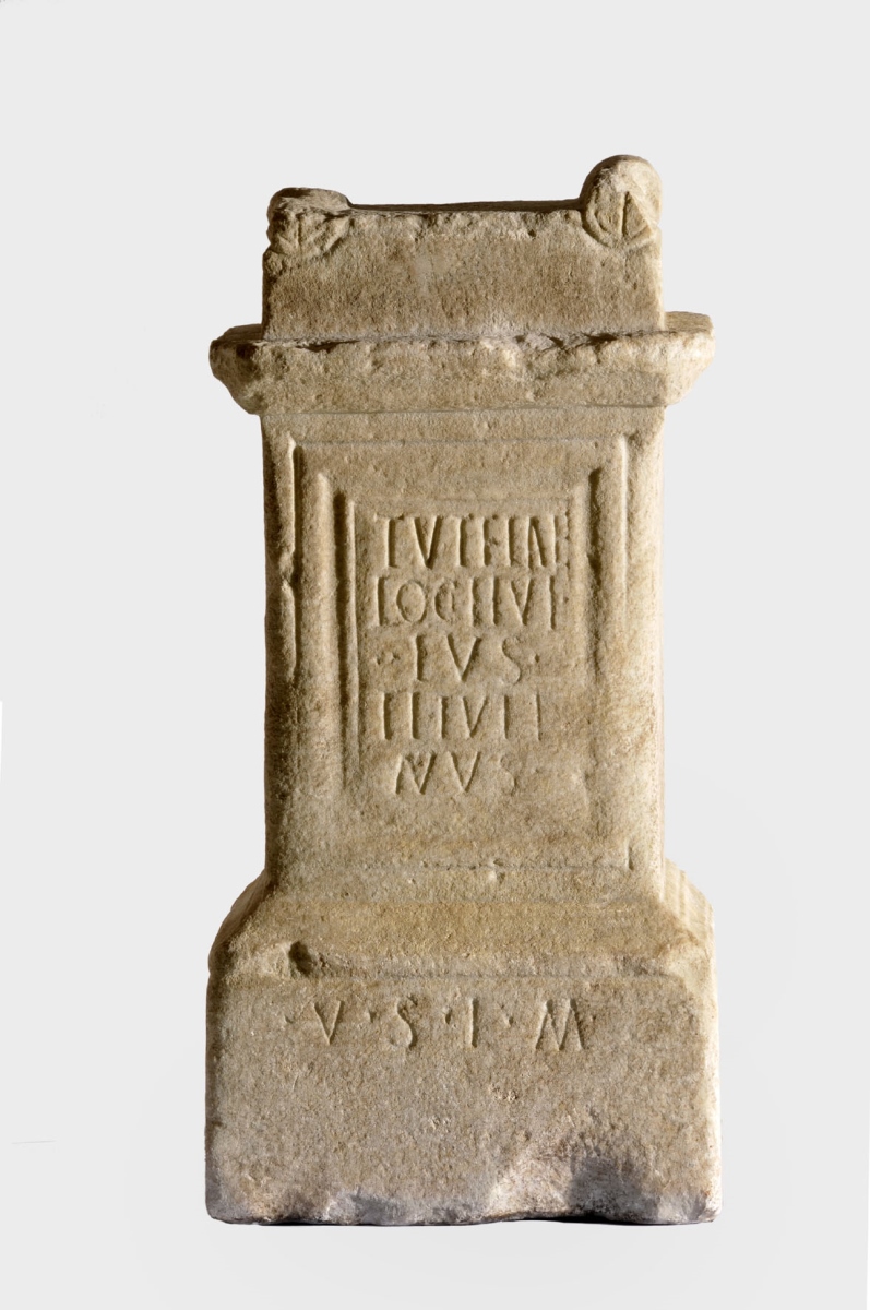 autel votif dédié à la Tutelle de ce lieu par Titulinus