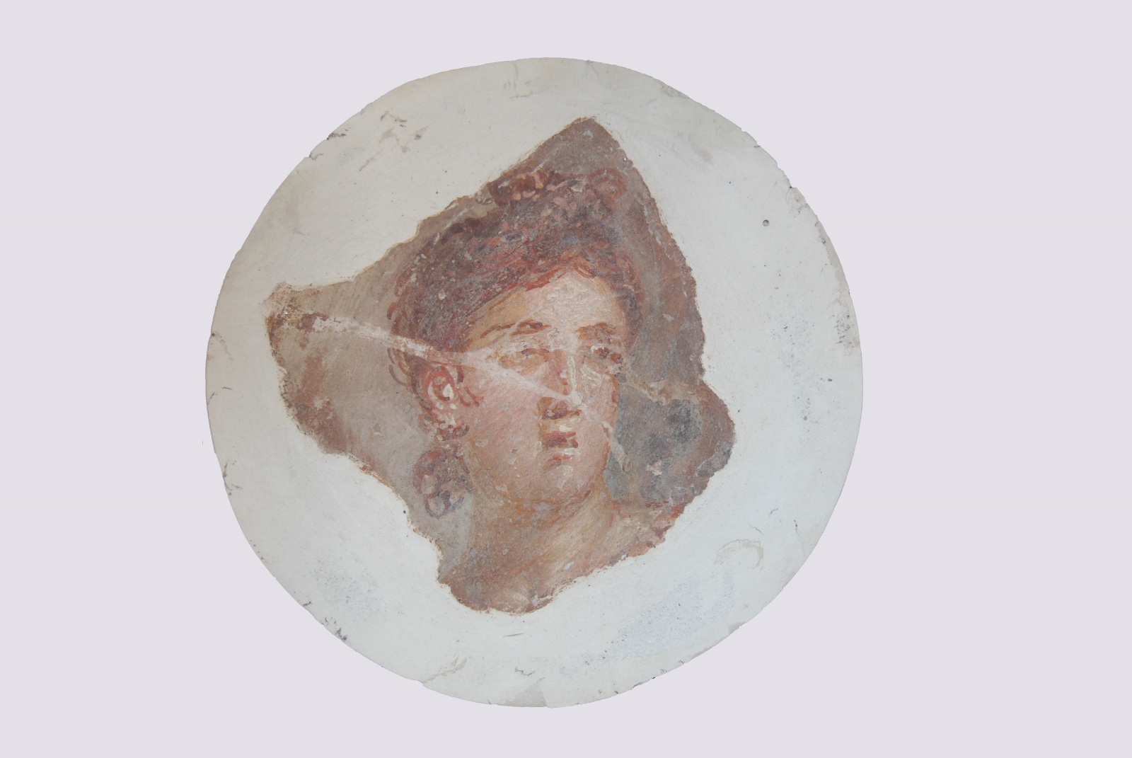 enduit peint ; Tête féminine