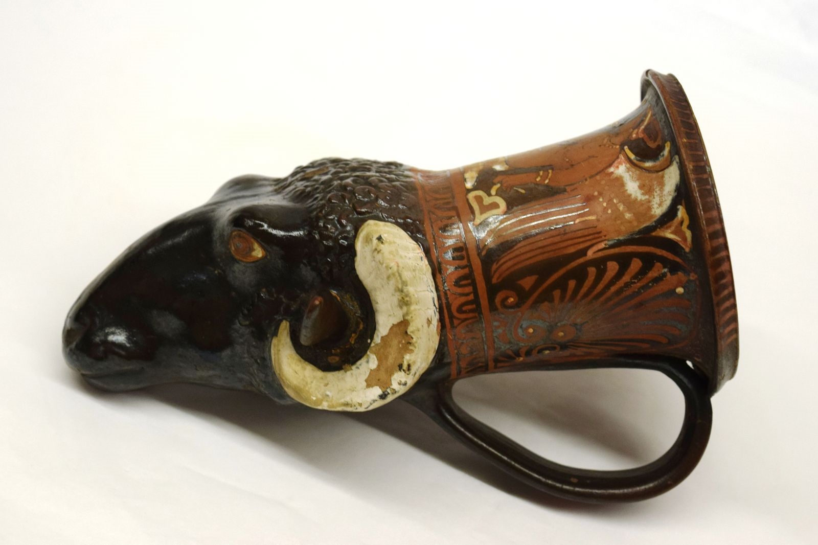 Rhyton à tête de bélier