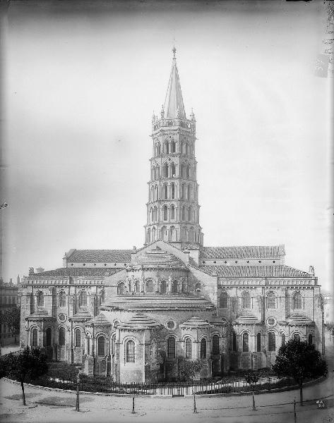 Toulouse. Eglise Saint-Sernin en hauteur