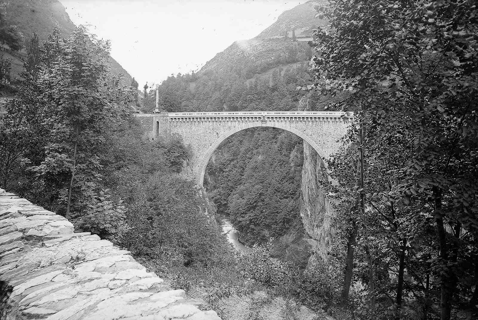 Luz. Le pont Napoléon