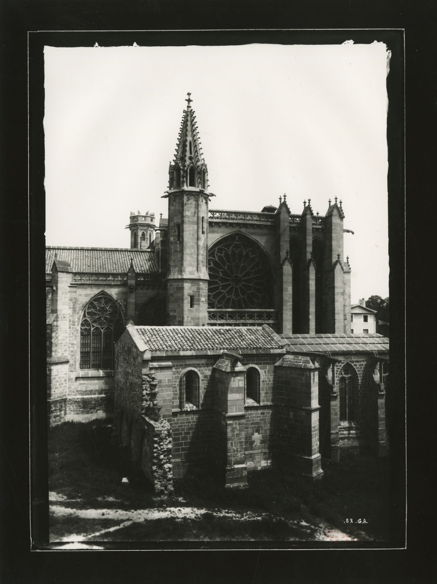 Carcassonne. l'église de la cité