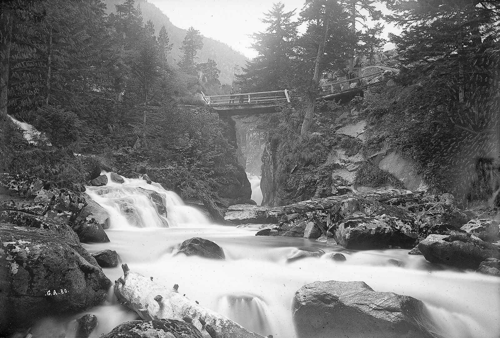 Pont d'Espagne et la route du lac de Gaube (Le)