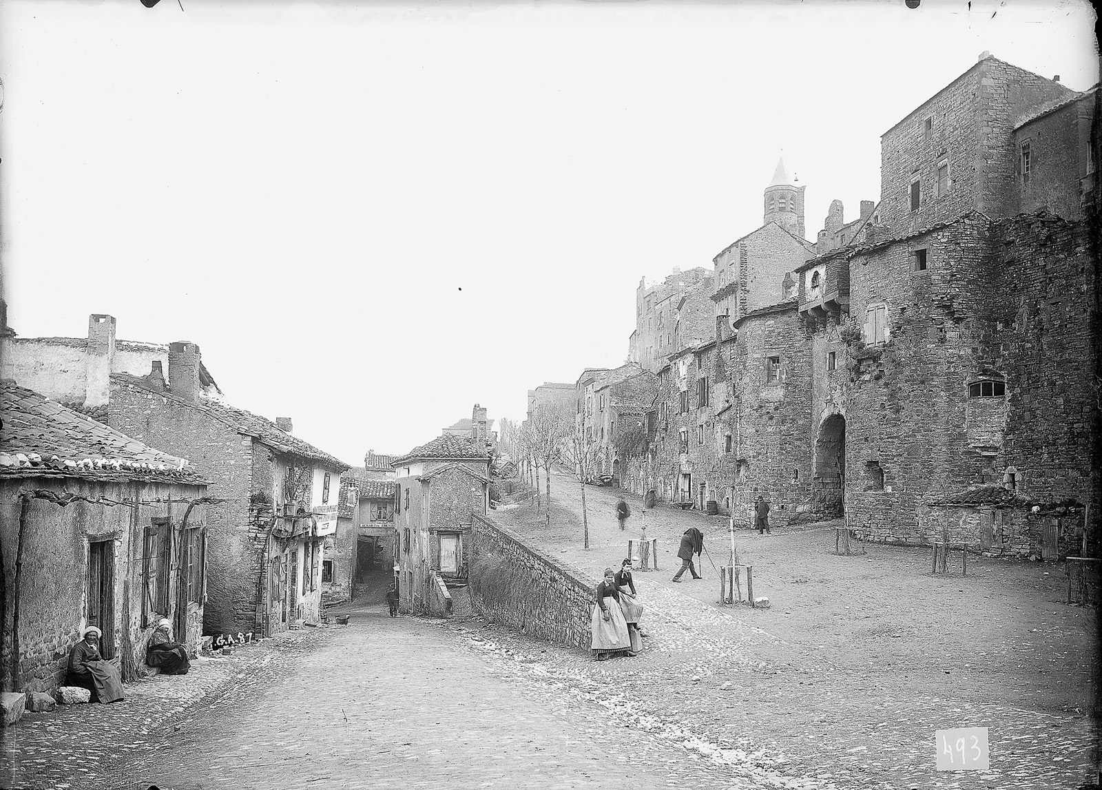 Cordes. Grande rue