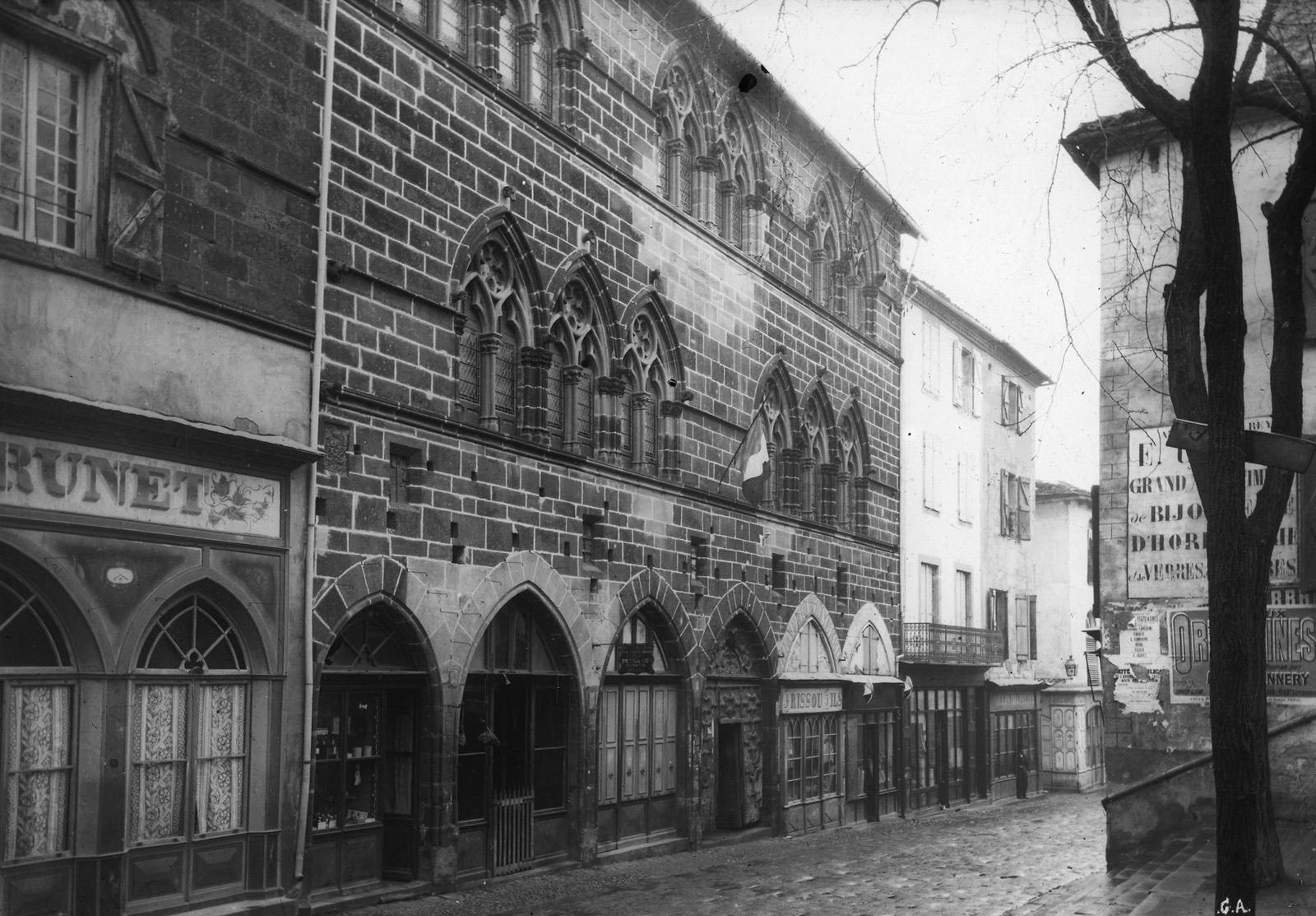 Cordes. Hôtel de ville