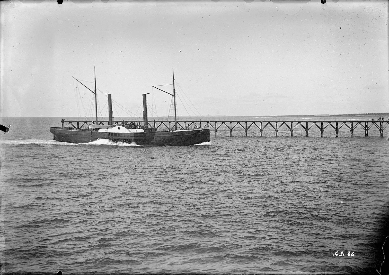 Bayonne. Bateau sortant de la Barre